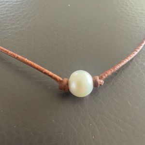 Fresh water pearl & leather necklace